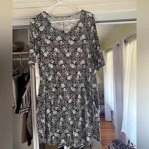 Black & White Floral Scoop Neck Women’s Dress